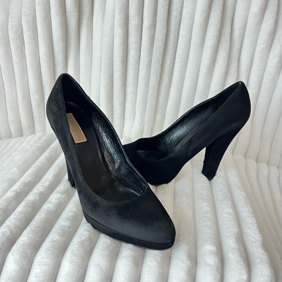 Michael Kors Suede Black 4 1/2 " Heel + 1/2 " Plato Pumps Size 8 1/2 - Picture 1 of 12